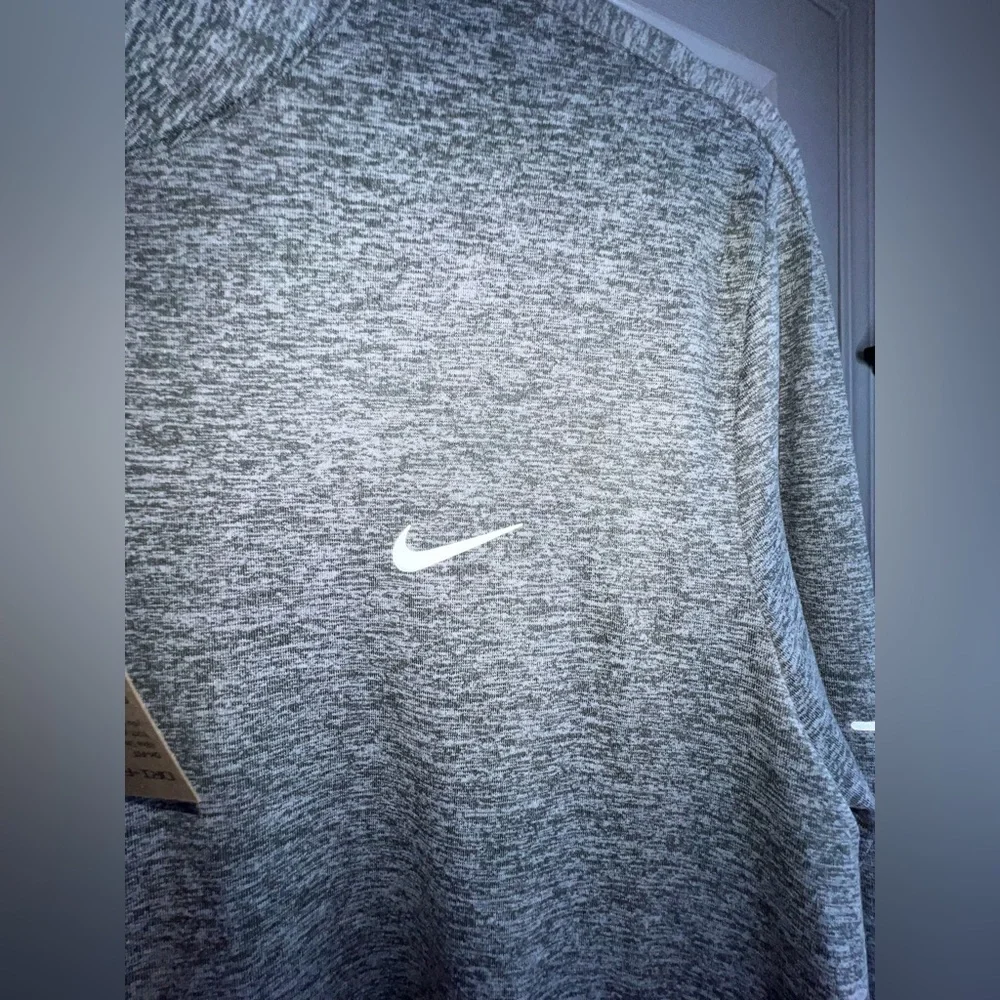 NWT Nike Women’s Large Swift Dri-FIT UV 1/4 Zip Running Top L Gray HQ0499-084